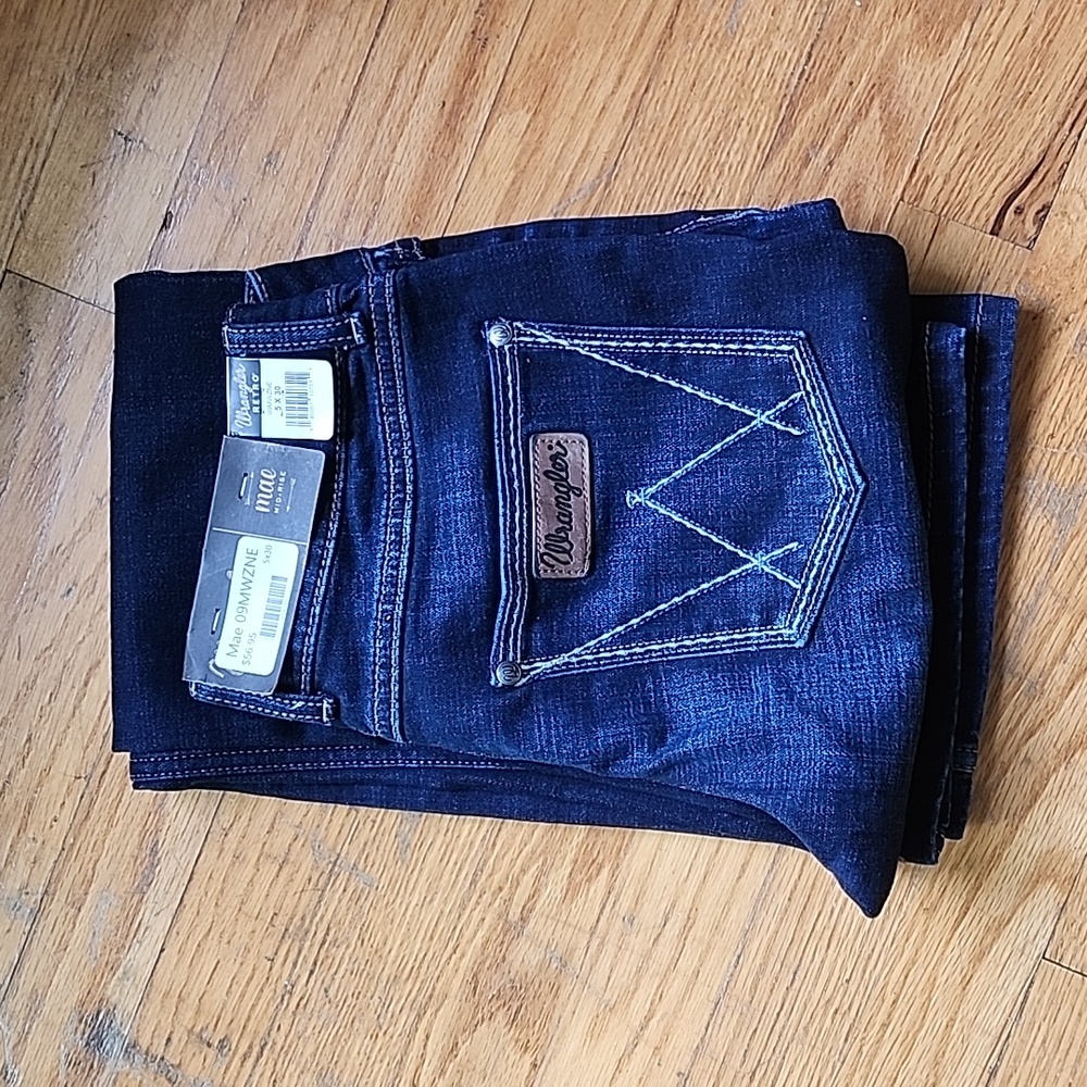 NWT Wrangler Jeans...Mid-Rise